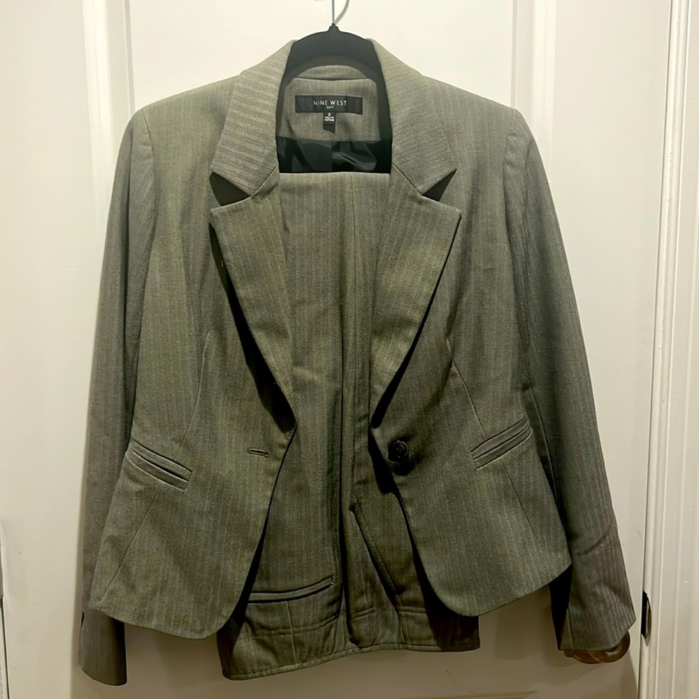 Nine West Suit women’s Size 2!